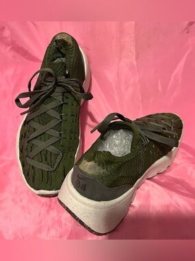 Nike women’s space hippie 04